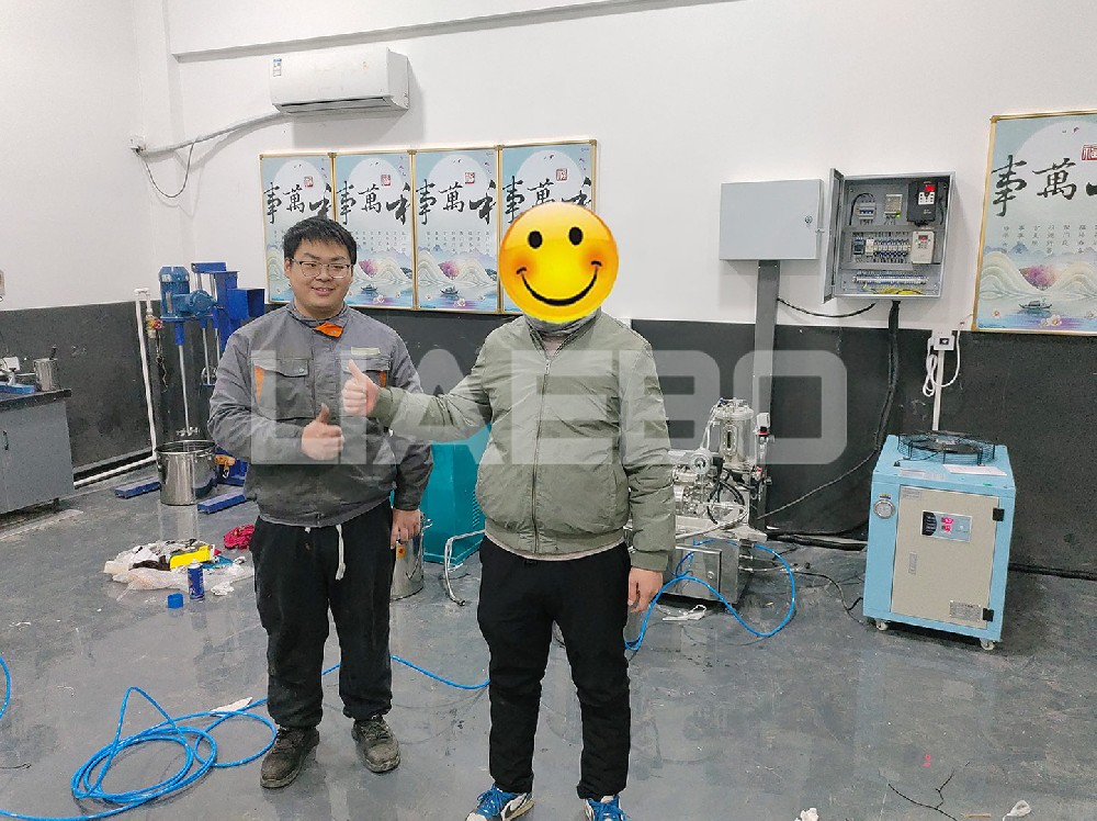 河北某公司1L砂磨機、150三輥機調(diào)試成功