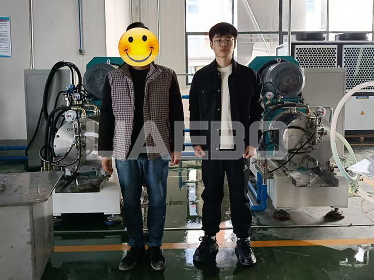 四川眉山某生物科技有限公司，4臺(tái)60L砂磨機(jī)調(diào)試成功